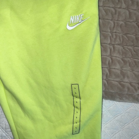 NWT Nike Girls Neon Green Joggers - Picture 7 of 8